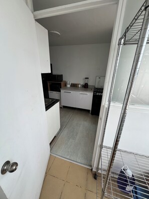 Kylskåp, mikrovågsugn, ugn och spishäll