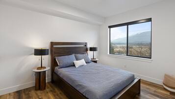 1 bedroom, travel crib, WiFi, bed sheets