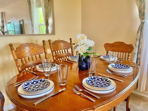 Dining - Queen Anne's Ridge - Long-Range Views Near Desoto State Park (Fort Payne)