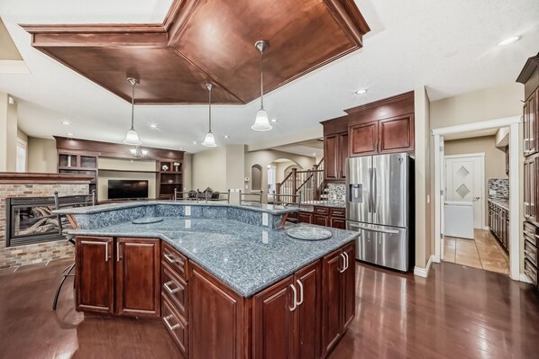 Fridge, microwave, oven, stovetop - Stunning Luxury Home with Private Balcony & Double Garage (Calgary)