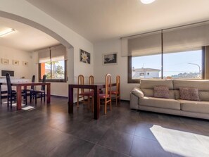 House, 6 Bedrooms, Terrace | Dining room