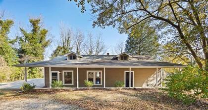 Cartersville/Lakepoint..family fun good food and very convenient!!