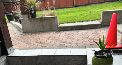 Modern and clean 1 BR suite 5 minutes from Butchart Gardens