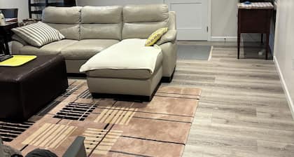 Modern and clean 1 BR suite 5 minutes from Butchart Gardens