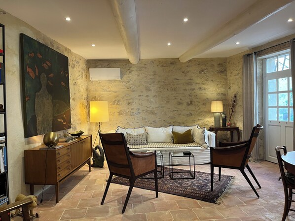 Livres, écrans d'ordinateur, imprimantes