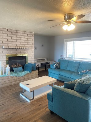 Télévision, cheminée