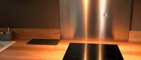 Réfrigérateur, micro-ondes, four, lave-vaisselle