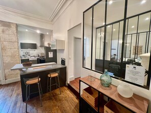 Fridge, microwave, oven, dishwasher - 1 bedroom apartment in the city center (Poitiers)