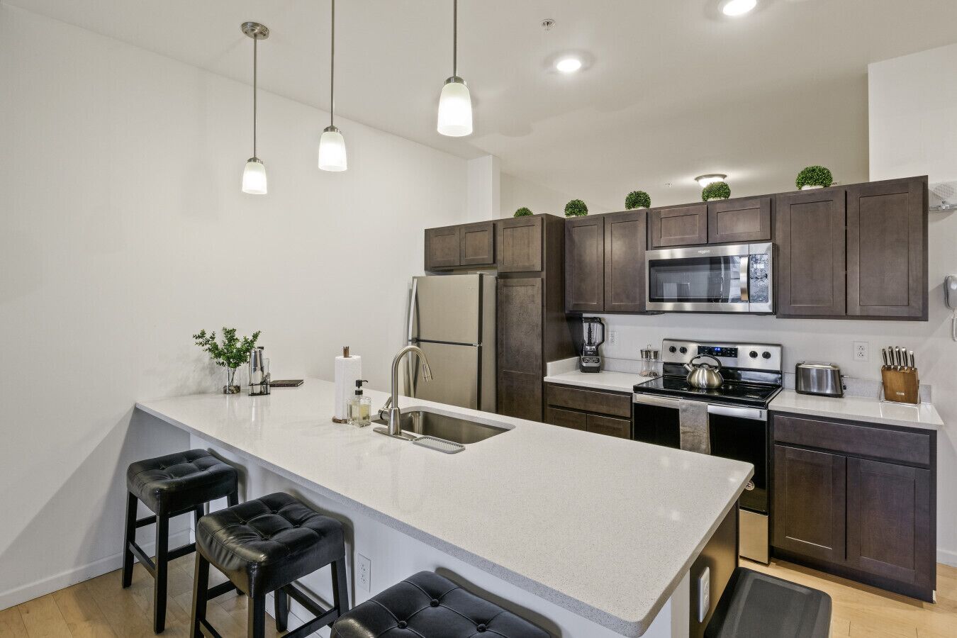 冰箱、微波炉、烤箱、炉灶