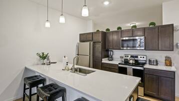 Fridge, microwave, oven, stovetop