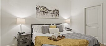 Picturesque Downtown Loft - 2BR
