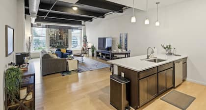 Picturesque Downtown Loft - 2BR