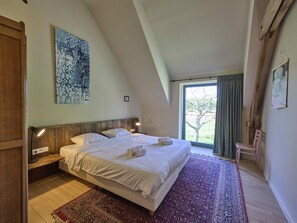 8 Schlafzimmer, Internetzugang