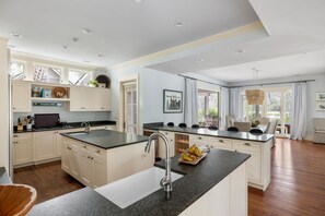 Fridge, microwave, oven, stovetop - Pet-friendly w/ 3 fireplaces + Golf Course Views (Bluffton)