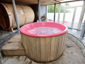 Bain à remous extérieur