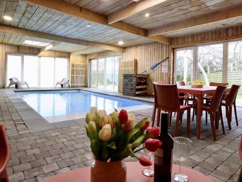 Gite all-in with an indoor pool, sauna and games