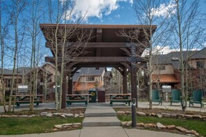 المنطقة المحيطة بالمنشأة