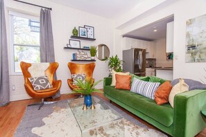 Televisión y oficina 