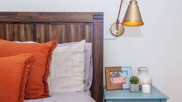 5 bedrooms, iron/ironing board, free WiFi, bed sheets