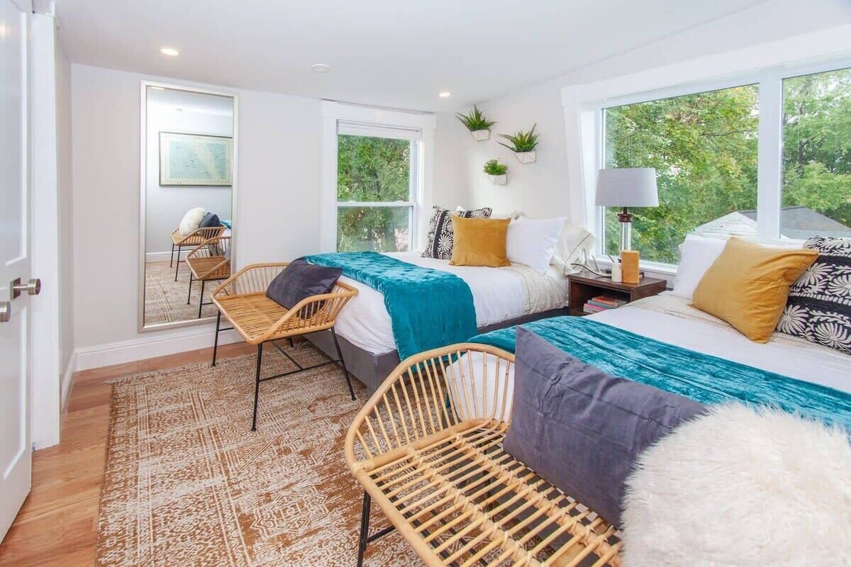 7 bedrooms, iron/ironing board, free WiFi, bed sheets