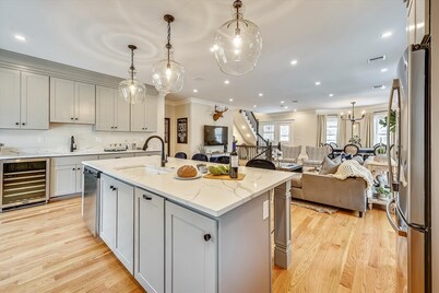 Spacious, New Renovation, Near T