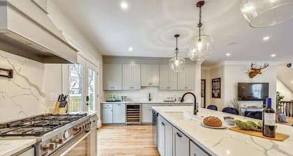 Spacious, New Renovation | Near T