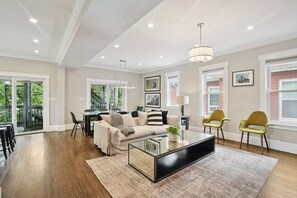 Unclassified image, 3 of 44, button