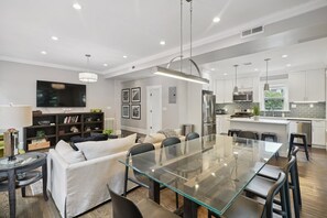 Unclassified image, 5 of 44, button