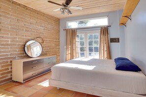 1 bedroom, internet, bed sheets