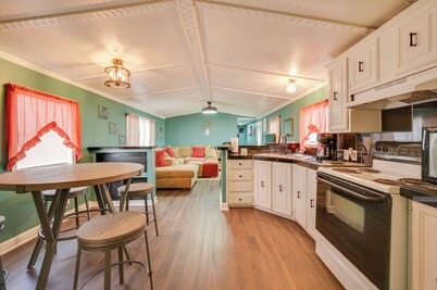 8 Mi to Dtwn Greenville: Pet-Friendly Family Home!