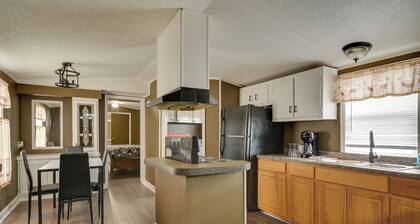 8 Mi to Dtwn Greenville: Bethel Home w/ Yard