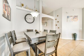 Dining - 8 Mi to Disney Parks: Poolside Paradise! (Kissimmee)