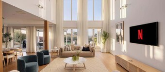 Mount Martha Manor Indoor Pool & Ocean Views