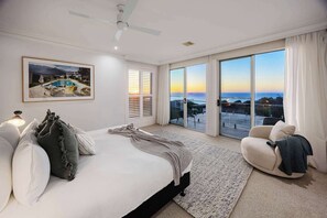 6 bedrooms, desk, internet, bed sheets - Mount Martha Manor Indoor Pool & Ocean Views (Mount Martha)