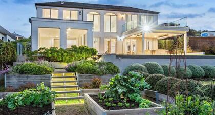 Mount Martha Manor Indoor Pool & Ocean Views