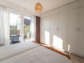 1 bedroom, travel cot, free WiFi