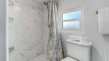 Shower, hair dryer, towels, shampoo