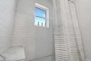 Shower, hair dryer, towels, soap - Riverside Hut! Cozy Getaway w/ Tiki Hut & Firepit (Bradenton)