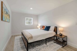 1 habitación, tabla de planchar con plancha, cuna de viaje y wifi 