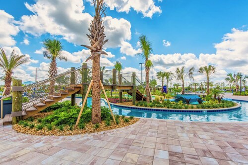 Spacious 4BR Townhome with Pool at Storey Lake