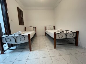 3 室のベッドルーム、アイロン / アイロン台、WiFi、ベッドシーツ