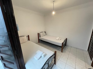 3 室のベッドルーム、アイロン / アイロン台、WiFi、ベッドシーツ