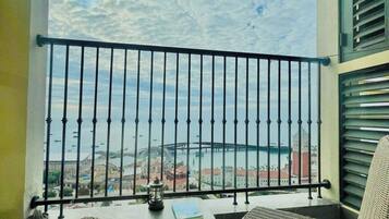 Executive Apartment, 1 Bedroom, Non Smoking, Sea View | Living area | 45-inch TV with premium channels