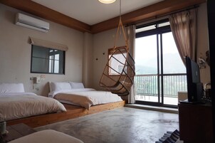 舒适四人房, 阳台, 山景 | 免费 WiFi
