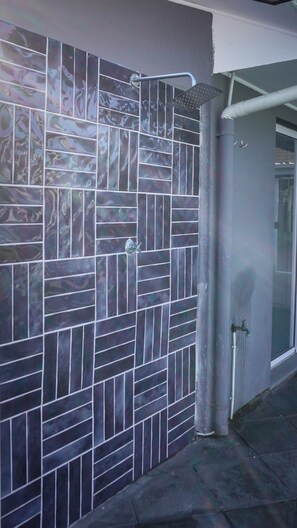 Exterior detail - Escape to a 3-bedroom holiday house, perfectly designed for a relaxing getaway! (Cape Town)