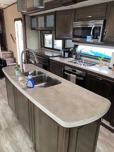 Riverfront 5th Wheel Retreat –Peaceful Fishing Getaway-Private Riverfront Access