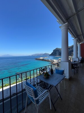 Deluxe Double or Twin Room, Balcony, Sea View | Terrace/patio - Hotel Belvedere & Tre Re  (Capri)