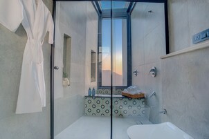 Aksha - Mountain Suite with Balcony | Bathroom | Separate tub and shower, free toiletries, slippers, towels