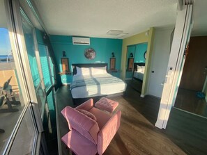 2 bedrooms, free WiFi, bed sheets - The Jetsons Sunset Penthouse - Iconic Birds Nest - Urban Retreat Honolulu (Honolulu)