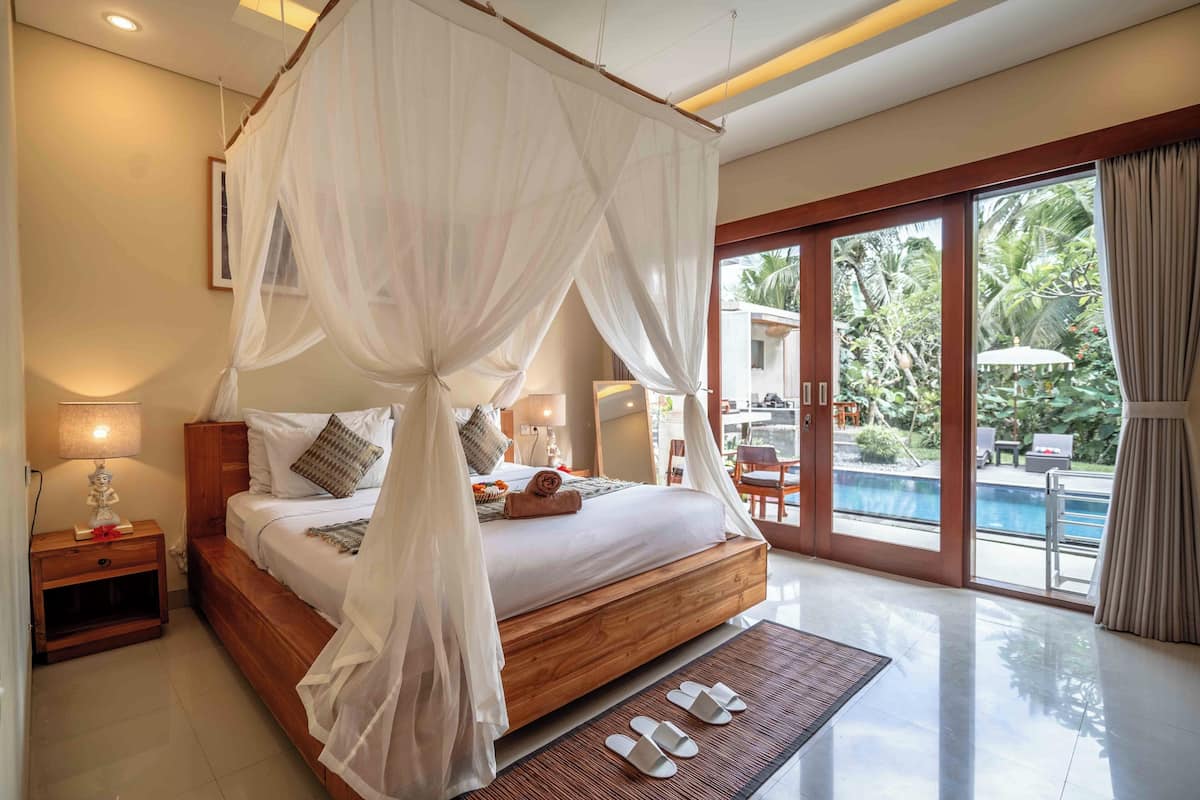 Habitación doble superior, vista a la alberca | Sábanas de algodón egipcio, ropa de cama de alta calidad y edredón
